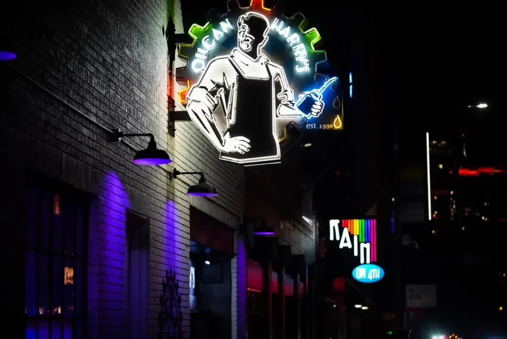 Oil-Can-Harry-s_Credit-Austin-Atherton-haus_of_muses_Lifetime_A6703D1A-0887-8AD4-A6950DD44B50242F-a6703a7fb897753_a67043bc-fa66-9dea-b061f8fd368f44ff